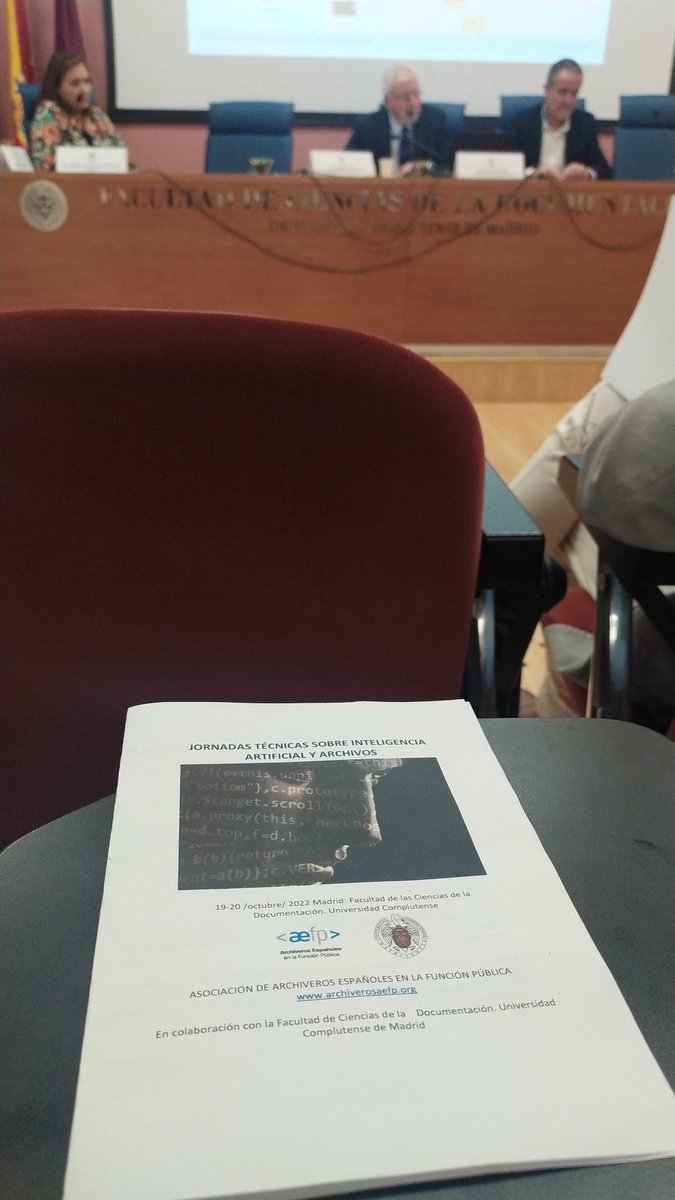 PilarPadierna's tweet photo. Asistiendo una vez más a las Jornadas Técnicas de la @AEFP_Archiveros sobre Inteligencia Artificial y Archivos. Vamos encadenando y aprendiendo sobre el mundo electrónico-digital. ¡Es lo que toca! #IA_A #ArchiverosEspañolesFunciónPública https://t.co/XPyiNtMSDk