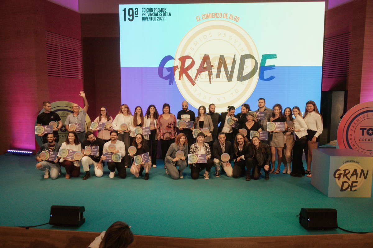 dipuALCjuventud's tweet photo. Seguimos compartiendo con vosotros los mejores momentos de la 19ª edición de los premios #TopCreation 🏆
🥳
¿Tenéis tantas ganas como nosotros de que llegue la próxima edición? ¡20 años no se cumplen todos los días! 🎂
.
.
.
#topcreation #hemoshechoalgogrande https://t.co/hSWgvceDGL