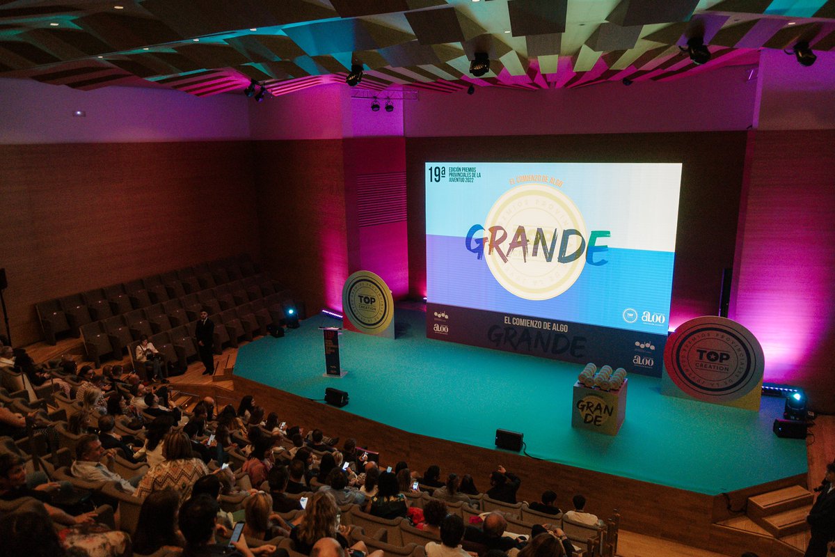 dipuALCjuventud's tweet photo. Seguimos compartiendo con vosotros los mejores momentos de la 19ª edición de los premios #TopCreation 🏆
🥳
¿Tenéis tantas ganas como nosotros de que llegue la próxima edición? ¡20 años no se cumplen todos los días! 🎂
.
.
.
#topcreation #hemoshechoalgogrande https://t.co/hSWgvceDGL