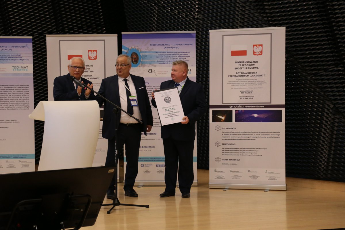 Lukasiewicz_IS's tweet photo. Najważniejszym wyróżnieniem dla przedstawicieli środowiska spawalniczego w Polsce jest🏅Medal im. inż. Stanisława Olszewskiego. Podczas naszej Konferencji medal odebrał mgr inż. Sławomir Sikora, kierownik Ośrodka Kształcenia i Nadzoru Spawalniczego w @Lukasiewicz_IS. Gratulacje👏 https://t.co/FHbTZQkonp