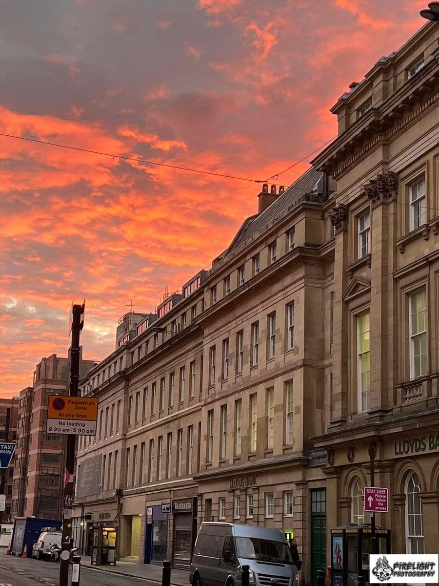 firelight_photo's tweet photo. It’s been a while! I do love a fiery early morning sky 💜 taken on IPhone 13 Pro no filters or editing required https://t.co/3lnHhkkimp