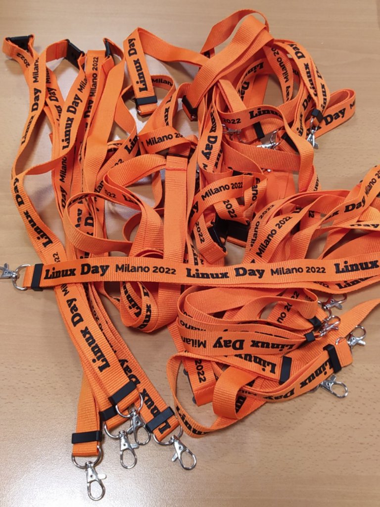 ValerioBozzolan's tweet image. @UnixMiB ma sono bellissimi! 😱😱😱
#linuxday #linuxdaymilano
linuxdaymilano.org