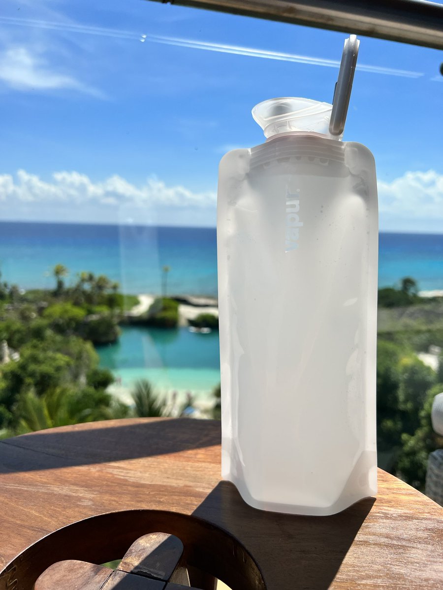 Vapur's tweet photo. Beautiful view ☀️🌊. Feeling relaxed and hydrated. #hydrate #vapurforall #vapurhydration #playadelcarmen #liveflexible https://t.co/1I9T8l2FAt
