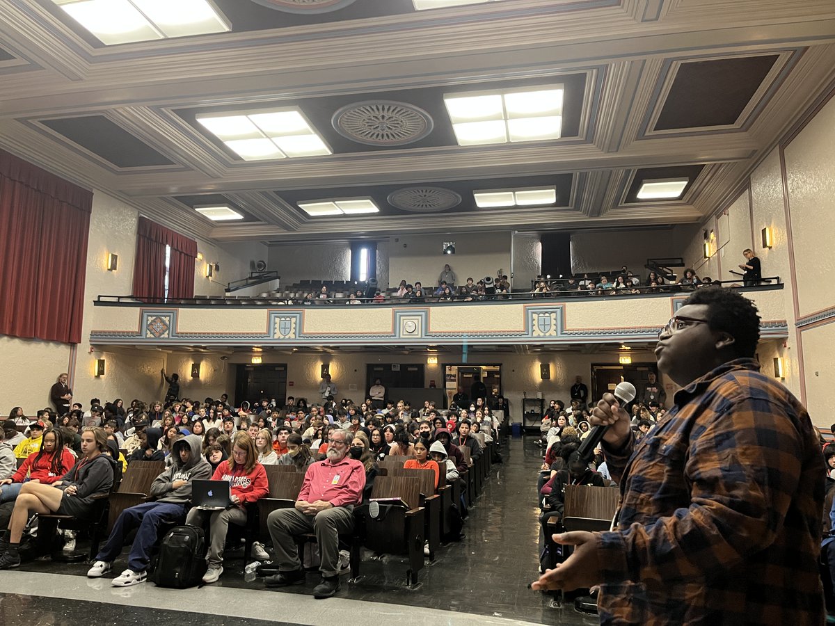 MrWayneZhang's tweet photo. Really thank for @CenteronHalsted for coming to @Amundsen_HS to talk about themes of anti-bullying—particularly from an LGBTQ+ lens. Loved being able to rep our GSA and talk about how we're not only a safe space, but a joyful and exciting one.
#LGBTQ #queereducator #edutwitter https://t.co/XY9UxHJ5pw