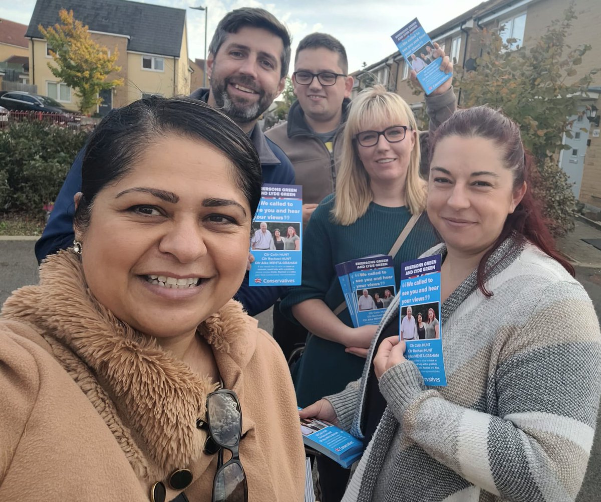 emersonshunt's tweet photo. Great to be out canvassing in #LydeGreen this afternoon with @SavageToby1, Town Cllr Alka Mehta-Graham &amp; our #Conservatives team, speaking to many residents about our proposed traffic calming measures on Willowherb Road https://t.co/w4O4h4YSns