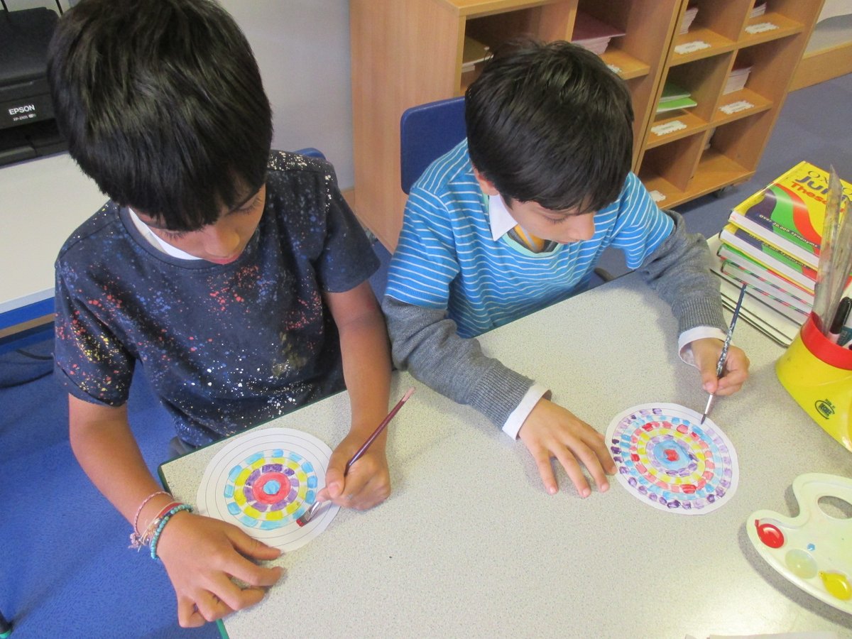 StainesPrepYr3's tweet photo. October is #BlackHistoryMonth for the UK and #StainesPrepY3 have learnt all about Alma Thomas, an American artist! We created our own art inspired by Alma Thomas. #StainesPrepADT #StaiesPrepRespect https://t.co/JAPfMBRzSK