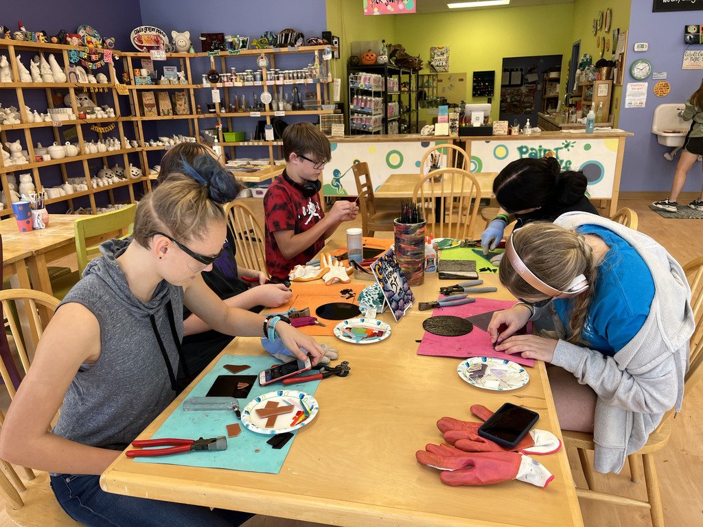 axtellwildcats's tweet photo. The 3D Design class had a blast visiting the Sheldon Art Museum and learning how to make a fused glass piece at Paint Yourself Silly. #GoAxtell https://t.co/8lhigGpkgn