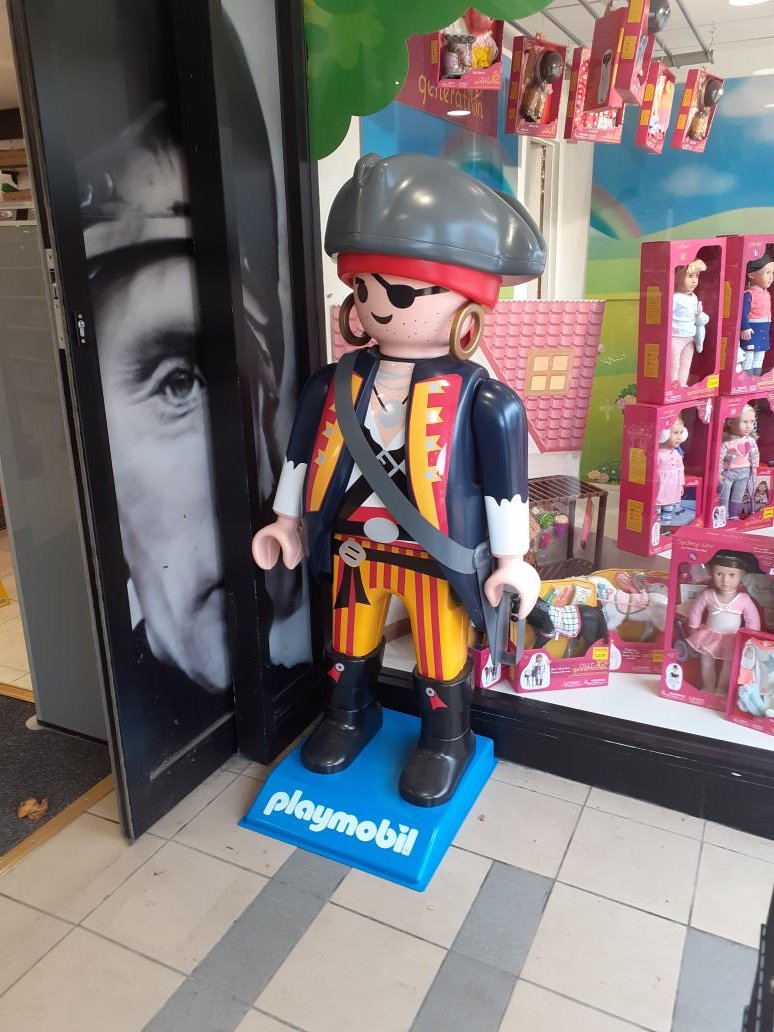 Have you seen the amazing giant Lego pirate at #moonstoystore in #newmarket ? <a href="/LoveNewmarket/">Love Newmarket</a>