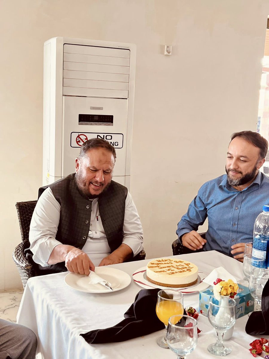 talhaatareen's tweet image. Dear boss, I am wishing you a long, happy, and healthy retirement. Enjoy it to the fullest. On behalf of all the #OperativeDentistry Department, I want to convey to you that you and your guidance will be missed a lot ❤️