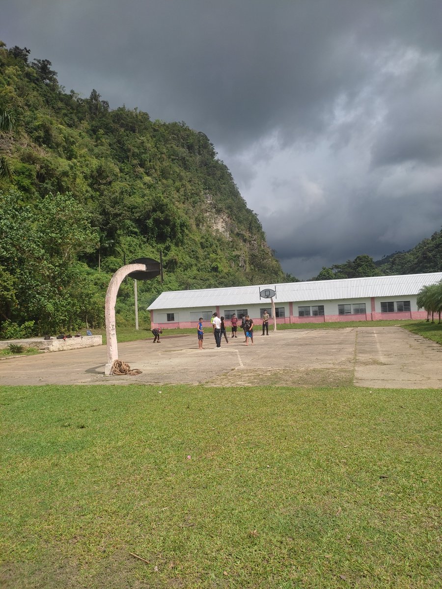 En homenaje a la Jornada Camilo Che y a la semana de la cultura en Cuba, el ESBEC Obdulio Morales realiza gran encuentro deportivo entre alumnos y profesores fortaleciendo así el lazo que nos une .
#obduliomoralestorresescambray
#EducaciónVillaClara #DpeVillaclara
