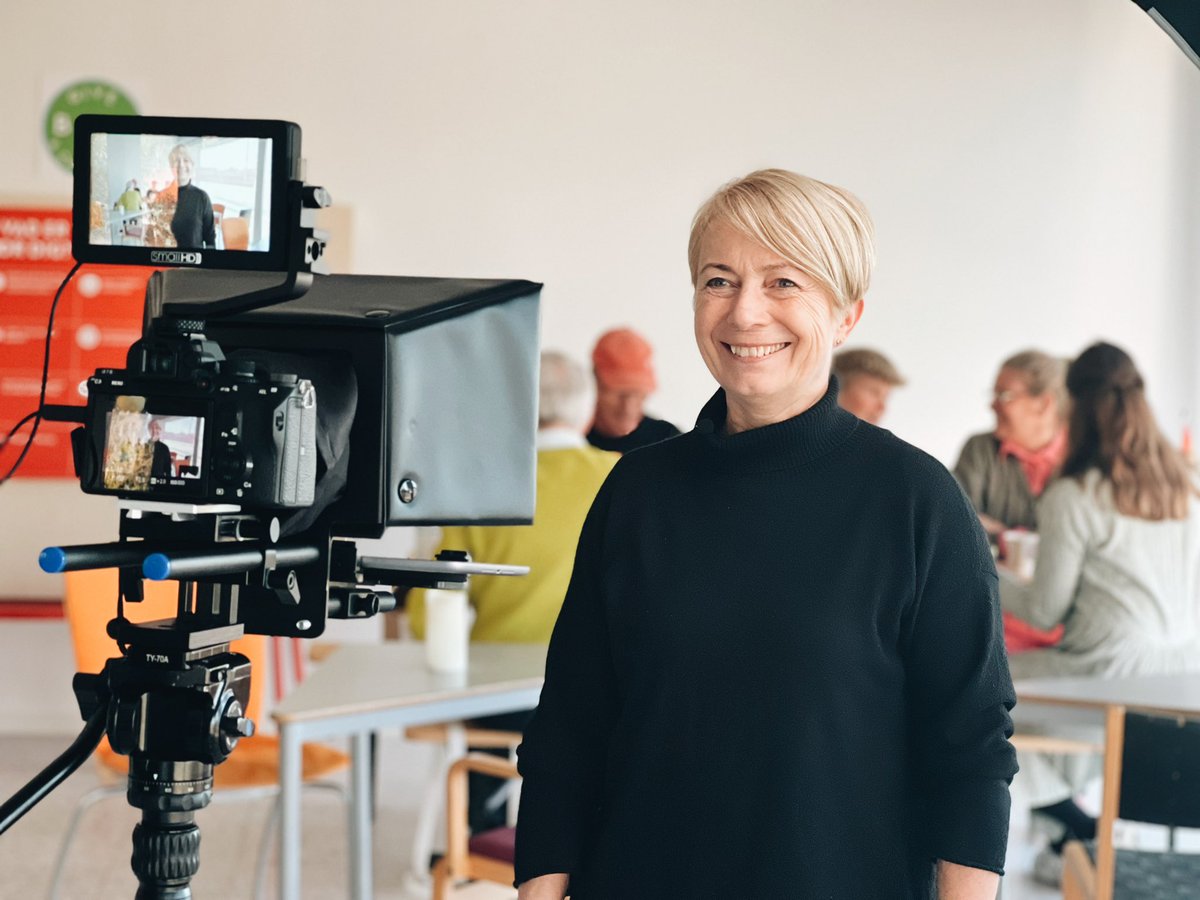 NoaJankovic's tweet photo. Vi er nået til Aarhus, hvor @SusanneKleist besøger @Spolitik’s social- og familieordfører @CamFabricius med et vigtig budskab: »Tandsundhed hænger sammen med sundhed generelt. Derfor skal tandlægen på det digitale sundhedskort - side om side med den praktiserende læge« #dkpol https://t.co/hBOXtU8G1R