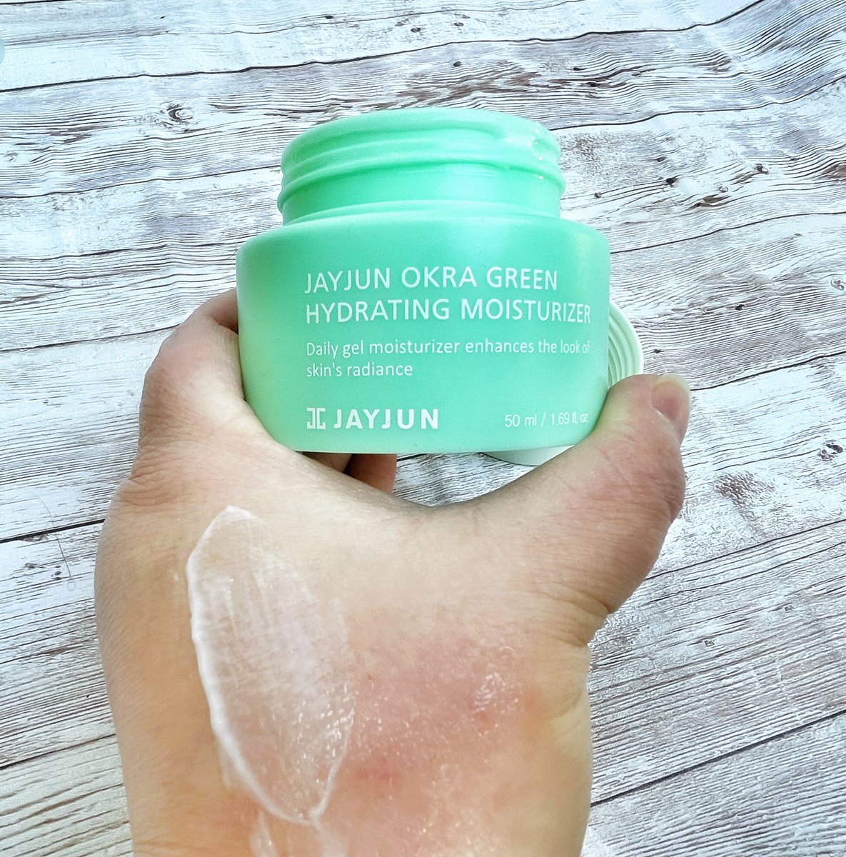 burseygirl84's tweet photo. My skin has been so dry lately and this moisturizer really helped hydrate my skin. It was easy to apply and had a nice light fresh scent.
@NordHive @jayjuncos #NordHive #jayjun #jayjuncos #alc21 #gifted https://t.co/ADqTEQQ2NM