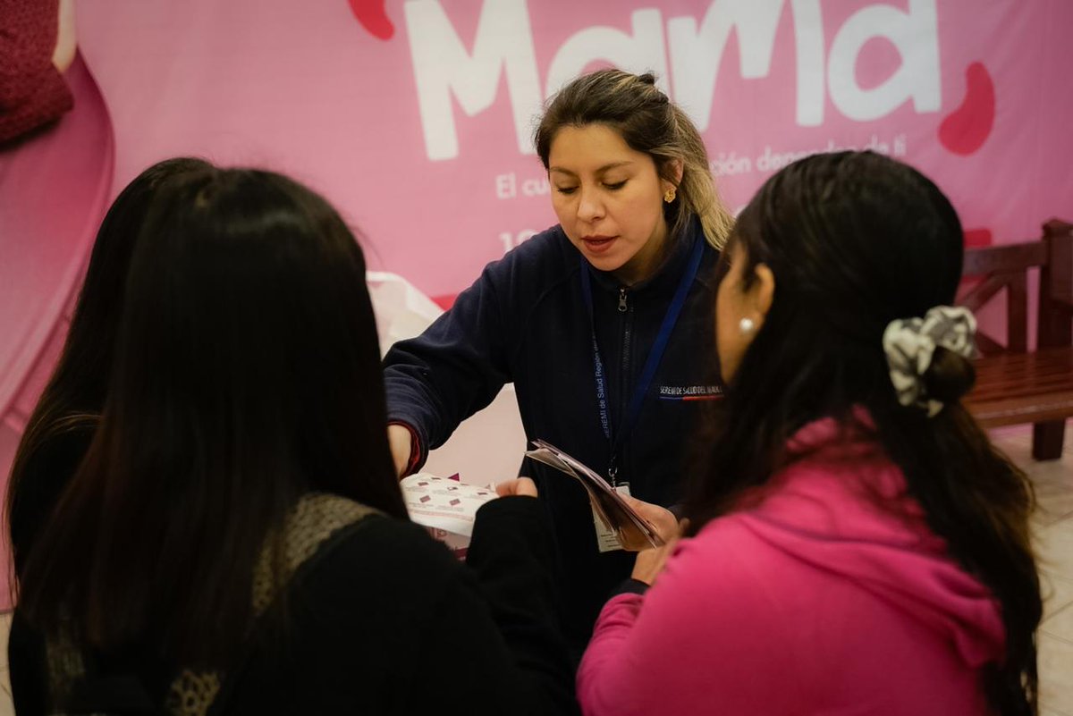 SeremiSaludM's tweet photo. 🟢 La Cuadrilla Sanitaria llegó a Mall Plaza Maule 🏬 donde en el Día Mundial de la Lucha Contra el #CáncerDeMama realizaron una labor educativa para una detección precoz de esta enfermedad, que es una de las más frecuentes en las mujeres del país. 

#HazteLaMamografía https://t.co/t1kxclsqSg