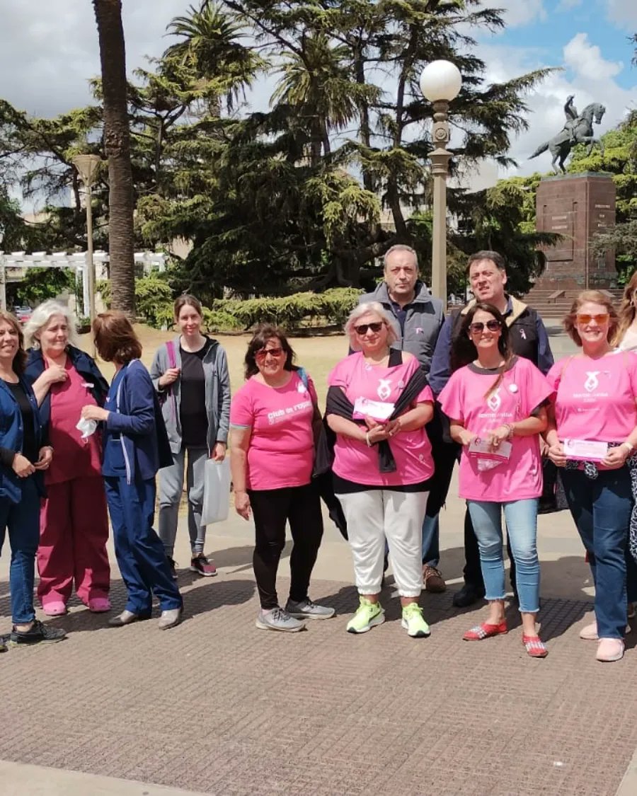 SadopJunin's tweet photo. #Ahora
#SomosSADOP
#OSDOP
#MesRosa
#noscuidamos
Nos reunimos en la plaza 25 de Mayo junto a Sentirlavida Junin .
Gracias por invitarnos y estar cerca, juntas en esta lucha.
Por ti, por mi, por todas Nosotras!!!
La detección a tiempo es fundamental en esta lucha. https://t.co/ZbymDz4pWa