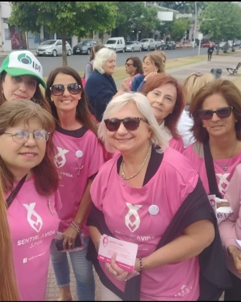 SadopJunin's tweet photo. #Ahora
#SomosSADOP
#OSDOP
#MesRosa
#noscuidamos
Nos reunimos en la plaza 25 de Mayo junto a Sentirlavida Junin .
Gracias por invitarnos y estar cerca, juntas en esta lucha.
Por ti, por mi, por todas Nosotras!!!
La detección a tiempo es fundamental en esta lucha. https://t.co/ZbymDz4pWa