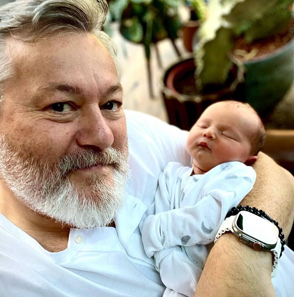 The social media blackout has been lifted! Congratulations to @indiacastledine_quinton and @davidcastledine_quinton  on the wonderful new addition to the family. Lyla is so scrummy and OMG that new baby smell 🥰 #baby #babygirl #grandad instagr.am/p/Cj5jFtUjA7V/