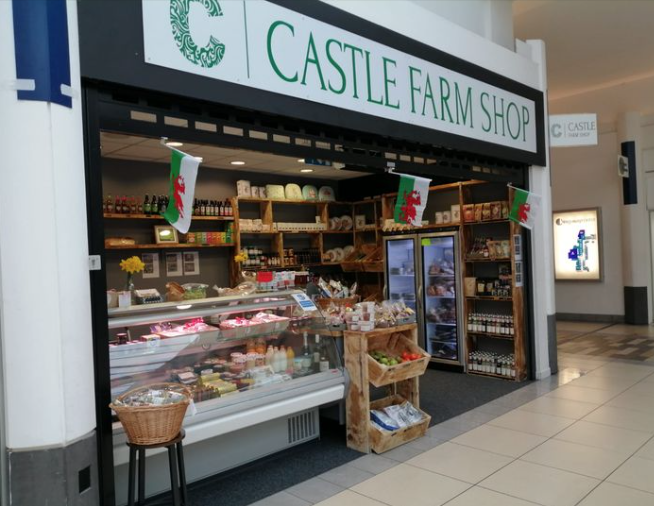 KingswayCentre's tweet photo. 🥳Hats off to the fantastic team @CastleFarmShop who celebrate their 1st year Anniversary in @KingswayCentre  and big thanks to all our customers who support our independents! #shoplocal #castlefarm @shopnewport #anniversary #shopnewport https://t.co/qwiDxax54a https://t.co/ChPdS2P60R