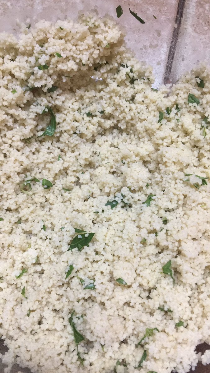 Blondy123abc's tweet image. Aandete: couscous met vars kruie en regte hoenderaftreksel, vars pynappel, tamatie, blaarslaai, peer, feta en haddock #varsete #quickfood #ligteete
