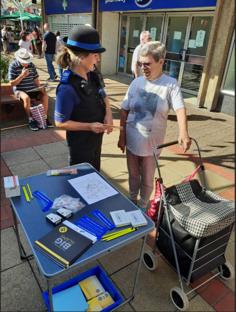 ASPSouthGlos's tweet photo. Kingswood Neighbourhood Team carry out 'Talk to us' events every month at Kings Chase Shopping Centre so members of the public can share their concerns or simply to come and say hello.

Our next event is taking place on Saturday 22nd October at 10:00 - 12:00 👋#999day https://t.co/MHMvsWX1Es