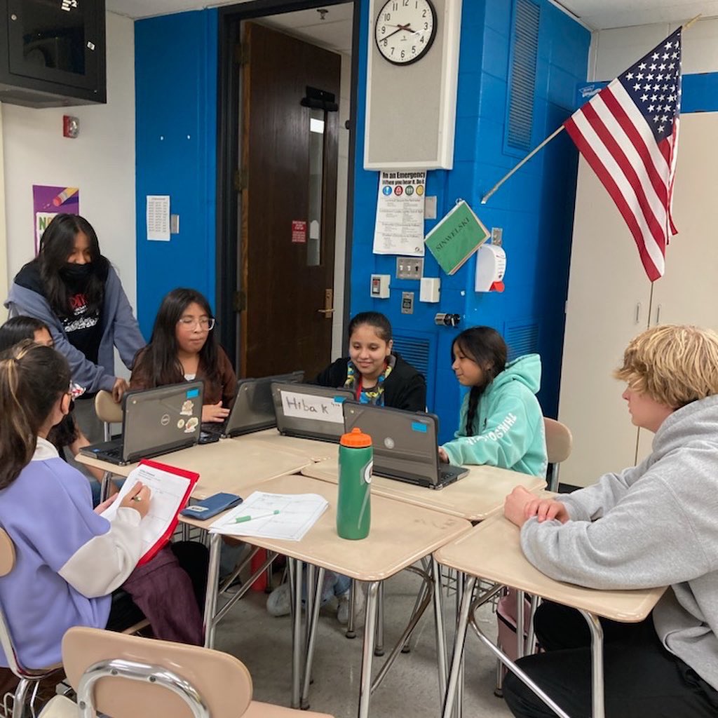 GlenEllynCRC's tweet photo. Hadley students and their volunteer tutors met for the first time this fall on Monday. All four of our sites - Lincoln, Churchill, Glen Crest and Hadley - are thriving! We always have room for more volunteers - fill out an application at https://t.co/Ih9mPmbq7V https://t.co/gYWvtLSp5o