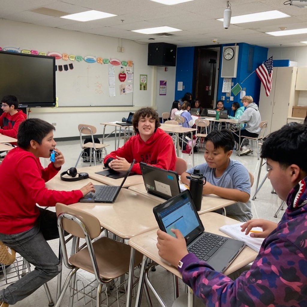 GlenEllynCRC's tweet photo. Hadley students and their volunteer tutors met for the first time this fall on Monday. All four of our sites - Lincoln, Churchill, Glen Crest and Hadley - are thriving! We always have room for more volunteers - fill out an application at https://t.co/Ih9mPmbq7V https://t.co/gYWvtLSp5o