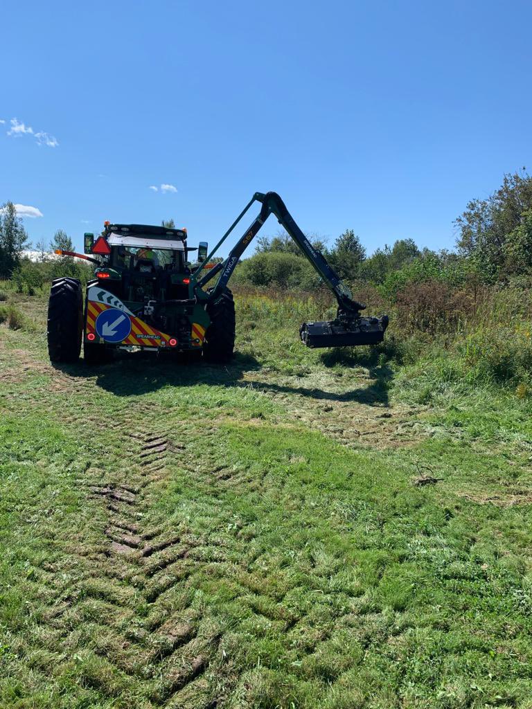 colvoyequipment's tweet photo. Another sale weβre proud to show off is this excellent @SpearheadWorld Twiga Flex S 6.7 #boommower!
A big thank you to Gateway Operations & @GDEquipment!
It features forward arm mowing, joystick control, a 50β rotary & flail heads, a hydraulic head rotator, & Tractor Guard! https://t.co/9cDPHFFxbF