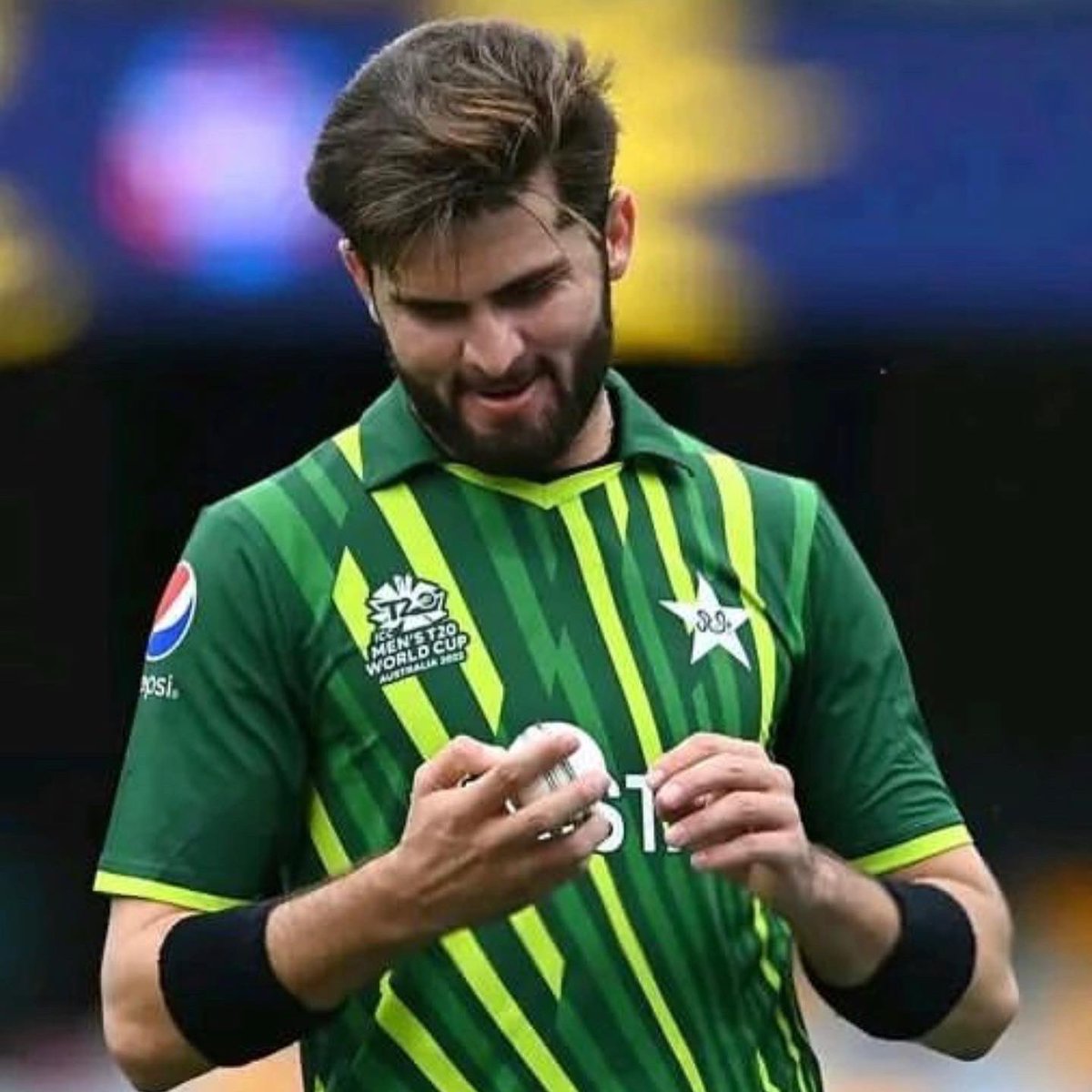 green_shirts33's tweet photo. Suna hai kisi ki knpe tng rhi hai? #PAKvsIND #23rdOct https://t.co/ZQaUGIDBDa