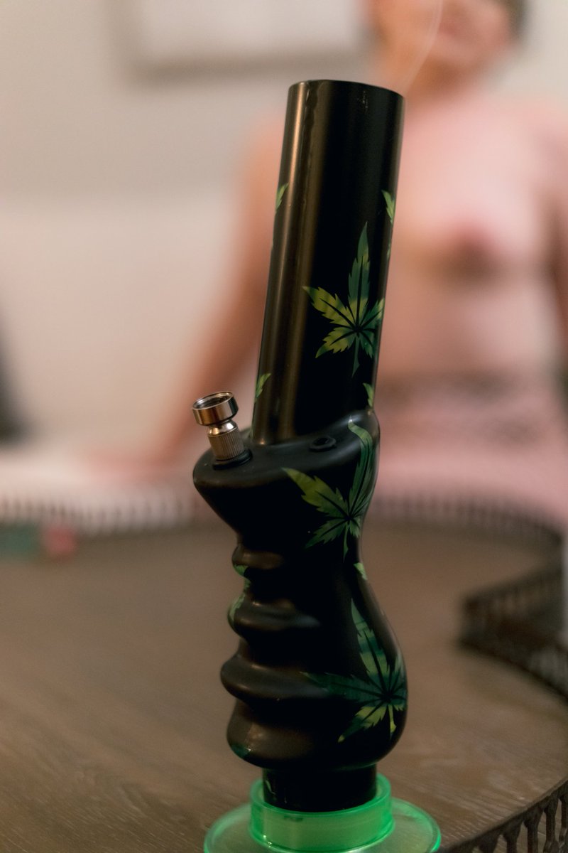 IncognitoPhotog's tweet photo. 🌿💨

#420kinky #Boudoir https://t.co/LeIAaRXpnj