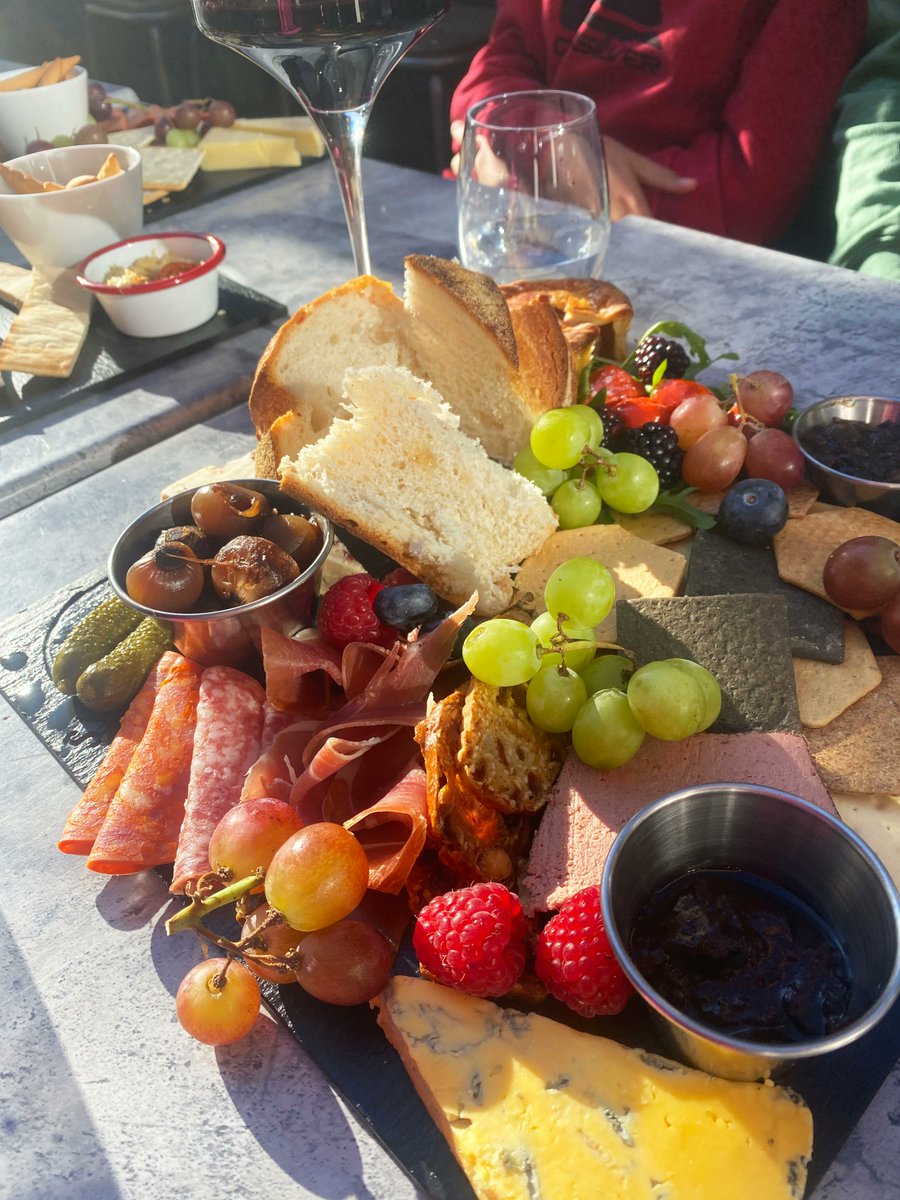 TheSlaughteredH's tweet photo. NO TASTING THIS FRIDAY - BOOK A TABLE IN THE BAR 🍷🧀
Make the most of our 2 week break from tastings &amp; book yourself a table in the bar on Friday!
Try some of the fabulous wines from our new wine menu 🍷 https://t.co/7525qjng6R