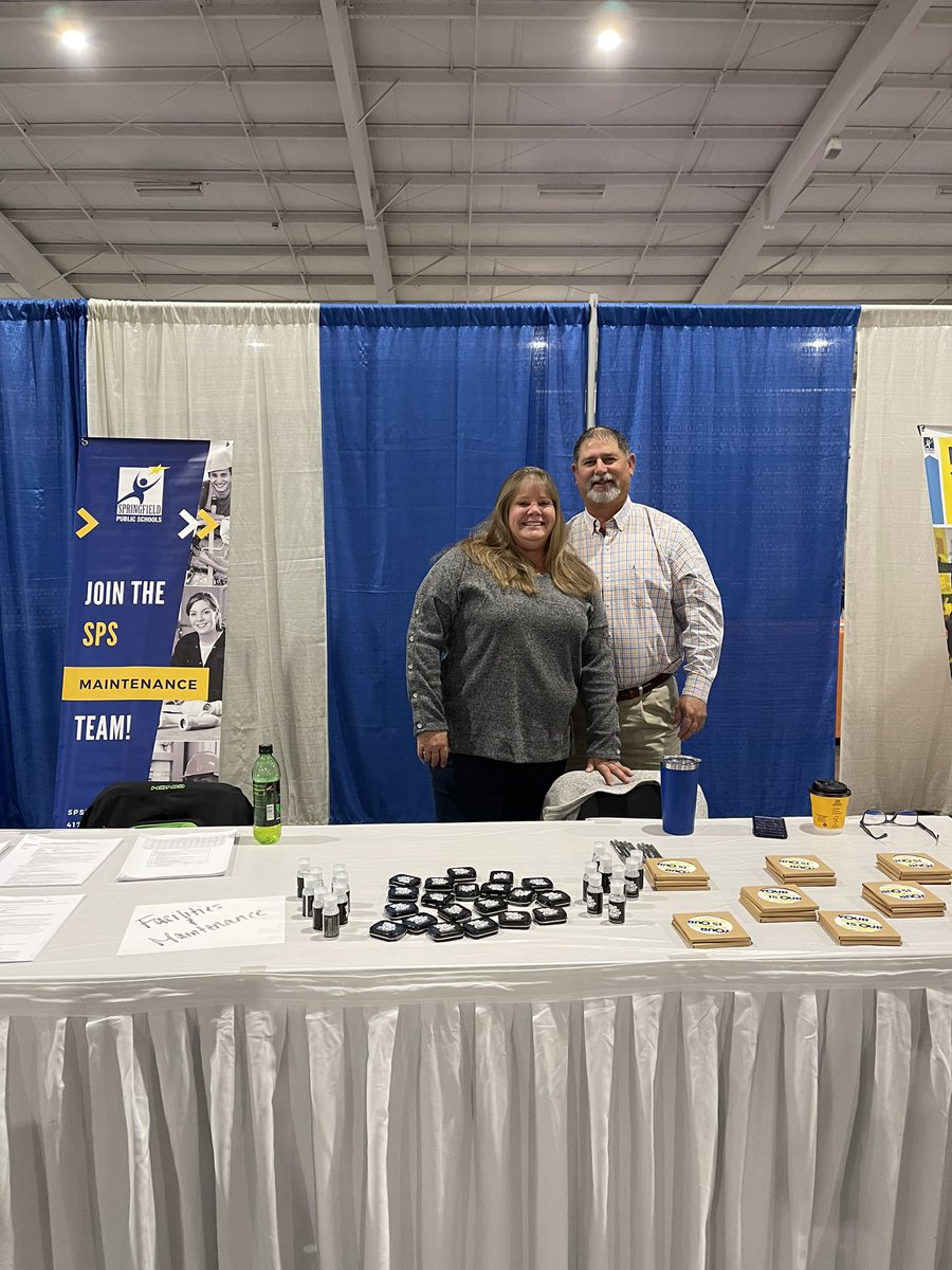 lcooper0410's tweet photo. KY3 Career Fair- 9am-5pm today! You belong with Springfield Public Schools! Come speak with our HR Dept. or some of our specific departments to learn more about our current positions available! @officialSPS https://t.co/rqAmZs5fWT