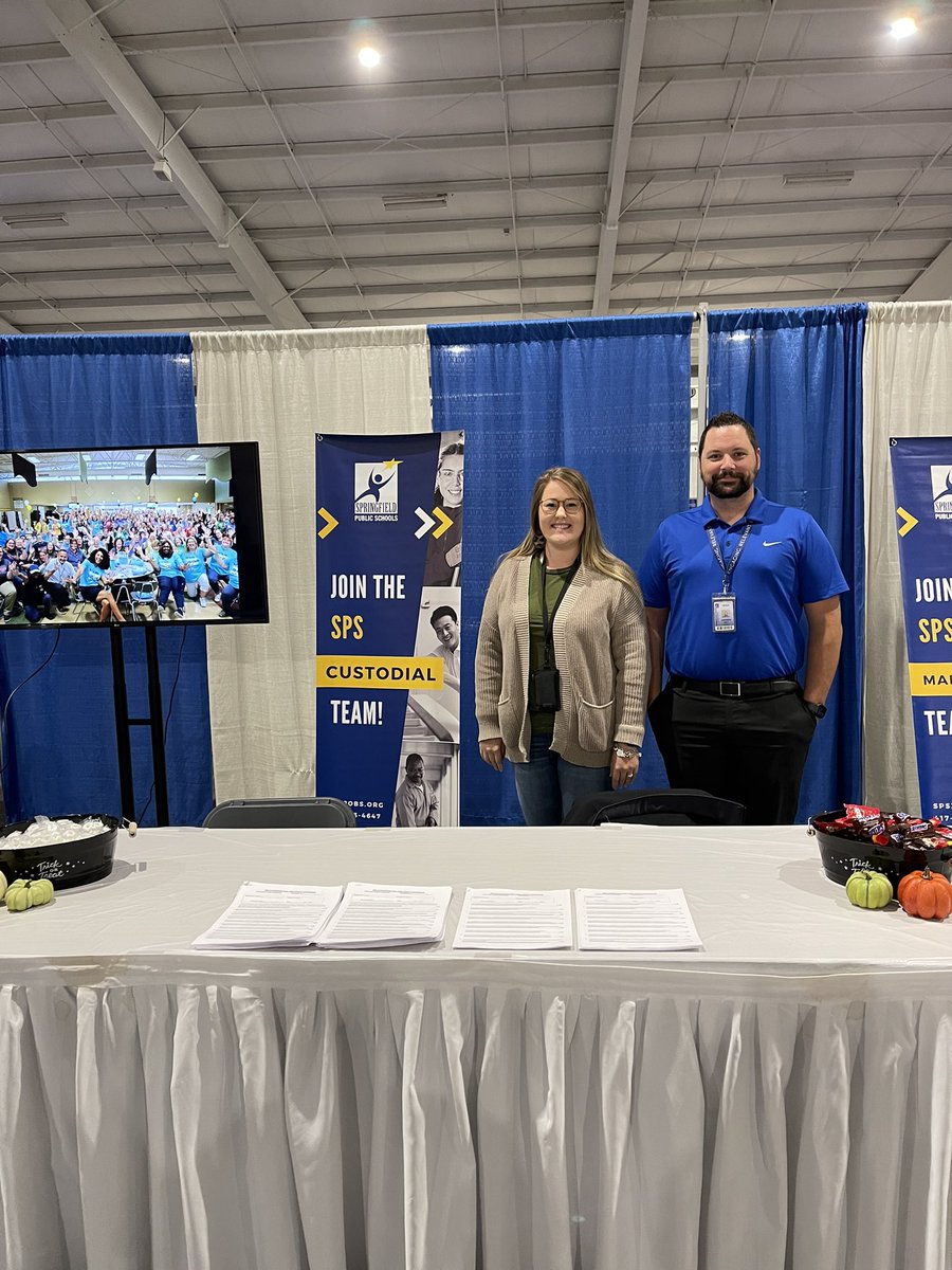 lcooper0410's tweet photo. KY3 Career Fair- 9am-5pm today! You belong with Springfield Public Schools! Come speak with our HR Dept. or some of our specific departments to learn more about our current positions available! @officialSPS https://t.co/rqAmZs5fWT