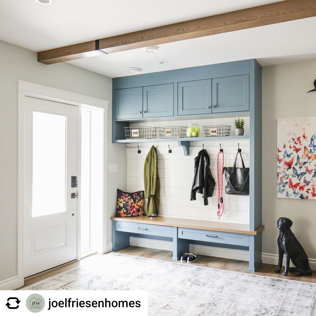 AmericanHardwds's tweet photo. Add style and function to your mudroom with #RealAmericanHardwood cabinetry. 

Mudroom and photo by #joelfriesenhomes | #AmericanHardwoods #cabinets #cabinetry #mudroom #mudroomdesign #storage #storagesolutions #design #interiordesign #millwork #nationalforestproductsweek https://t.co/mK3vLHgCW0