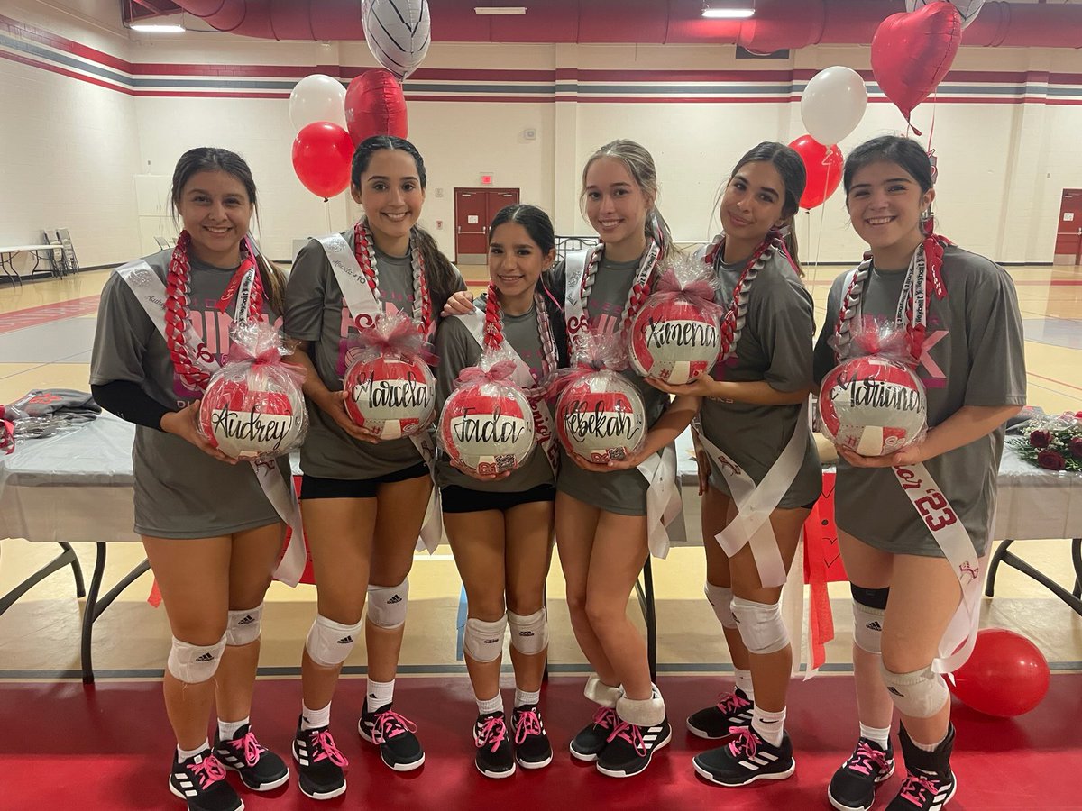 tanyamoes's tweet photo. Creating keepsakes for these @sphsvball1 seniors brought a smile my face. Hope you liked them and good luck on your future! @MySPHS  #Diamondbacks #srkeepsakes #volleyball https://t.co/94Aqb65ON8