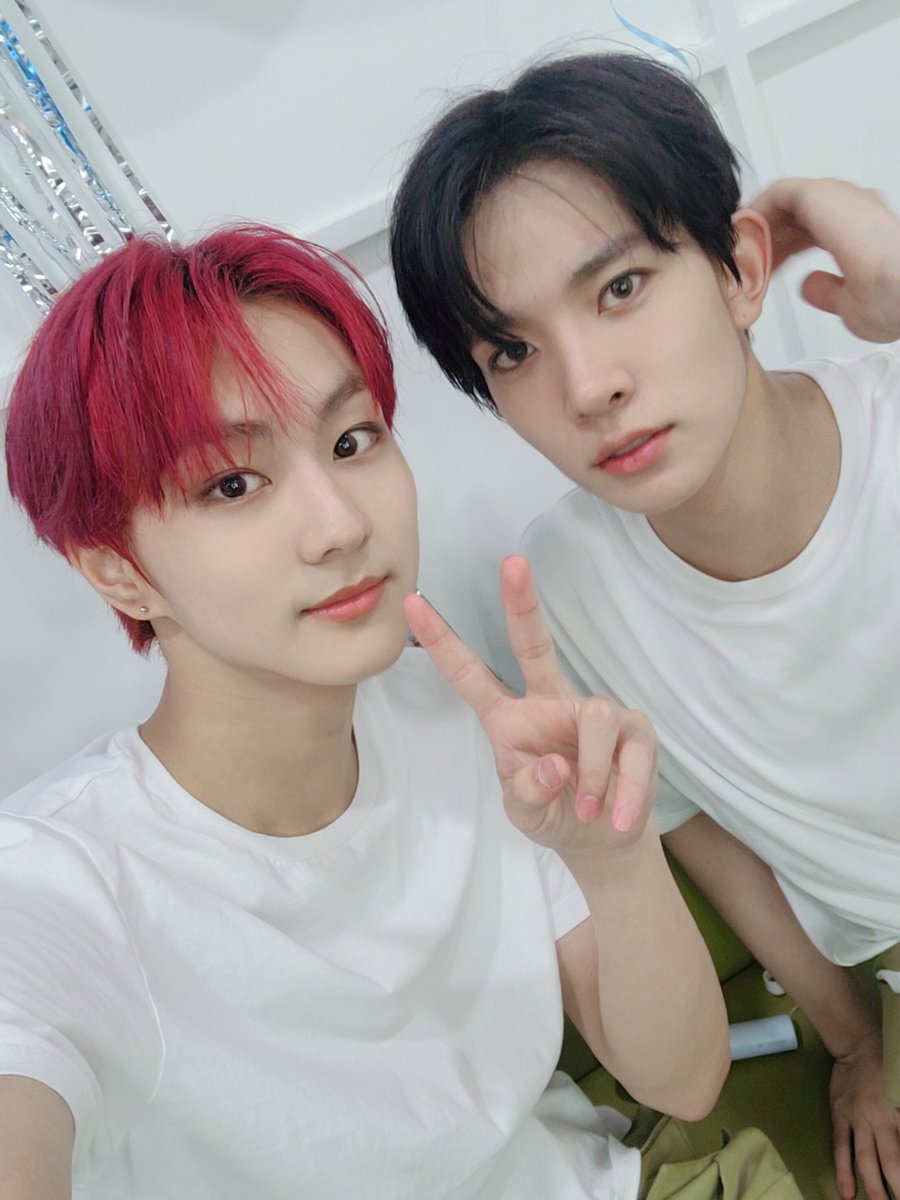 nyangwom's tweet photo. And, I can’t wait to spend the next years with you (and the members, of course! 😋) Happiest birthday, hyung. Let’s walk on the flower path this year too, love you lots 💐💖 https://t.co/pq4qyF5zDP