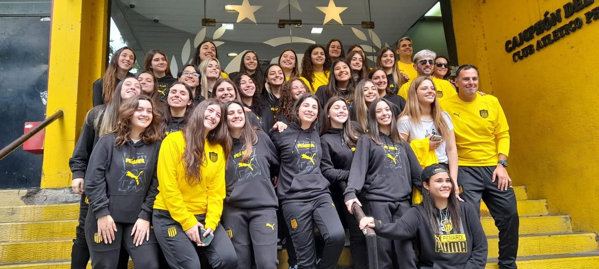 Muchos éxitos a los planteles de <a href="/CAP_Handball/">PEÑAROL Handball</a> Sub 18 de ACB y FUH que hoy partieron a Mendoza a seguir sumando experiencias. Gracias a Gastón, José, Diego, entre otros por el compromiso con el club y por el laburo que hacen e hicieron por la disciplina 💛🖤