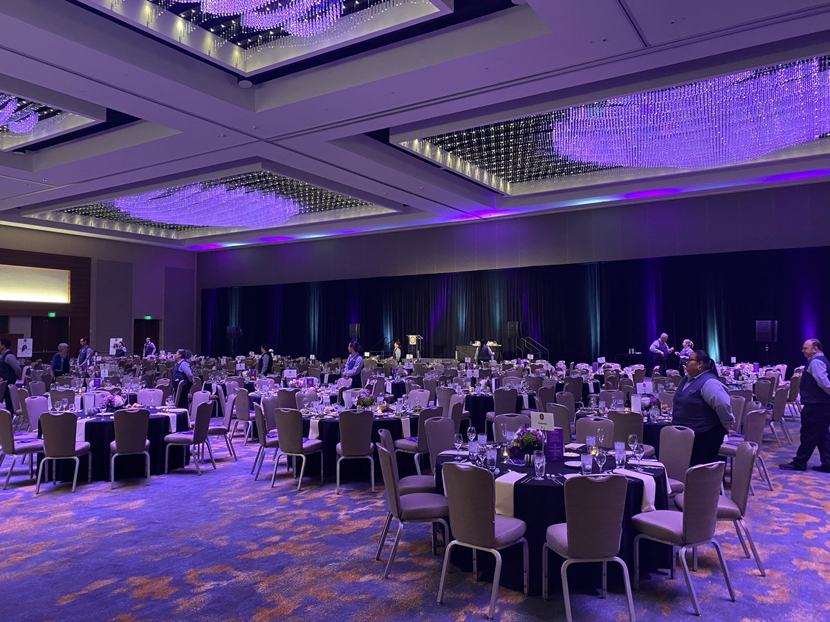 BBankheadMD's tweet photo. A beautiful @WomenSurgeons gala. Thanks @MGHSurgery @SarehParangiMD &amp; Dr Lillemoe for the honor of being at your table! 🥰 #MGHstrong #BostonStrong

Congrats to all the women who won awards, &amp; thank you for inspiring our next generation of surgeons!

@CorneliaLG @ErikaRangelMD https://t.co/GgDCWyVdDs
