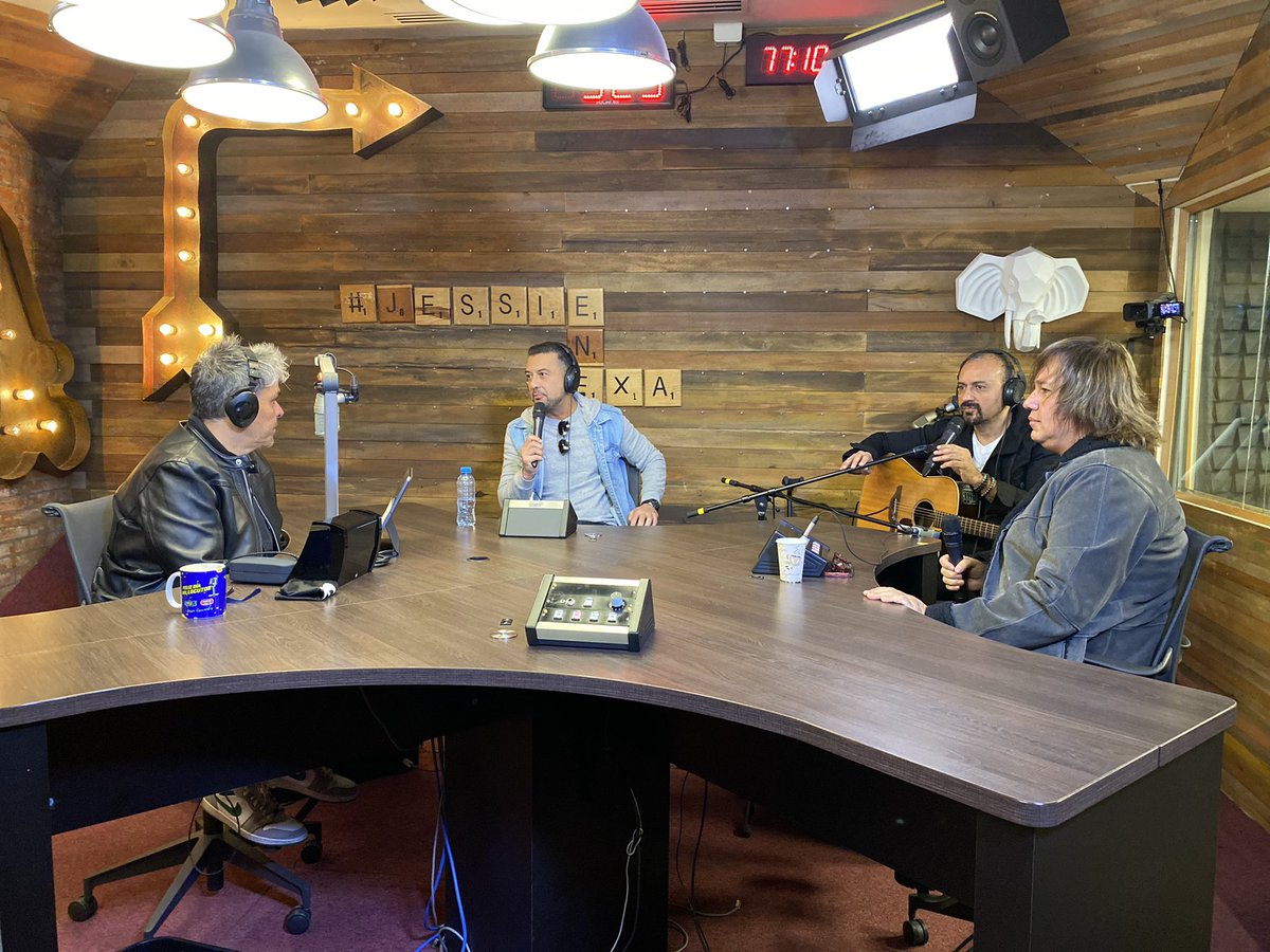 ExaFM's tweet photo. ¡Gracias por acompañarnos esta mañana en #JessieEnExa! 🙌📻
Recuerda que puedes revivir todas las entrevistas del programa en nuestros Podcast 👉 https://t.co/F0EsQWwdaf
@elefanteoficial https://t.co/izyO0Rzavc