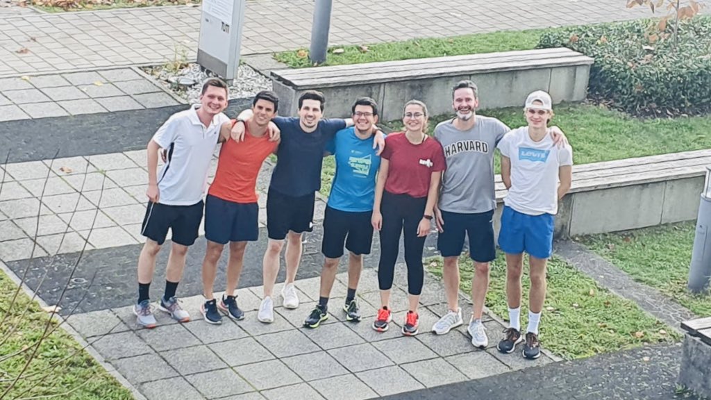 BarteltLab's tweet photo. Our lab running group is growing, #exercise is good for you! Today congratulations to Jan, @HenverBrunetta @lukas_blaas @JoelfGuerra @zeynepkocberber &amp; @Pablog11524023 for making it through the forest💪 https://t.co/57tr07jHoq