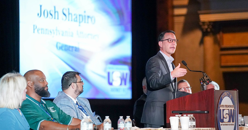 steelworkers's tweet photo. Education is among the most important work of our union. This week, hundreds gathered to learn about everything from health and safety to arbitration, new ways to communicate, legislative action, civil rights and more. #EverybodysUnion #1u #SmarterIsStronger https://t.co/YGTlrR4Spe