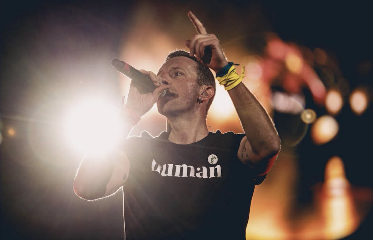 RT or REPLY with the same tweet ❤️ 

I'm voting for Music Of The Spheres for Favorite Rock Album at the #AMAs