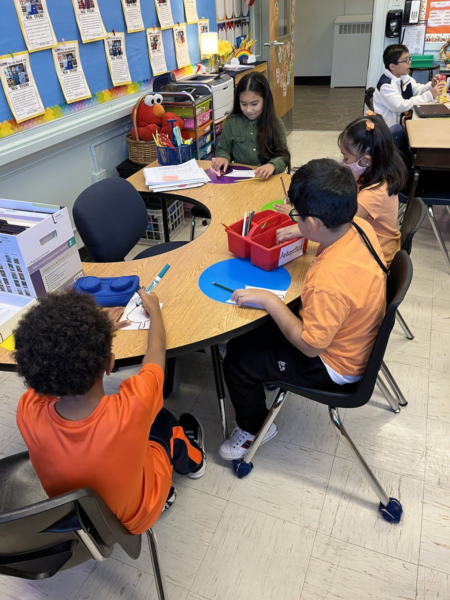 MrsMorris218's tweet photo. Mrs. Morris’ class is celebrating Unity Day today! We had shout outs in our compliment circle this morning and created a class Unity Tree for all to see! @WheelerAvenue @VS13UFSD https://t.co/JgMQZocWQY