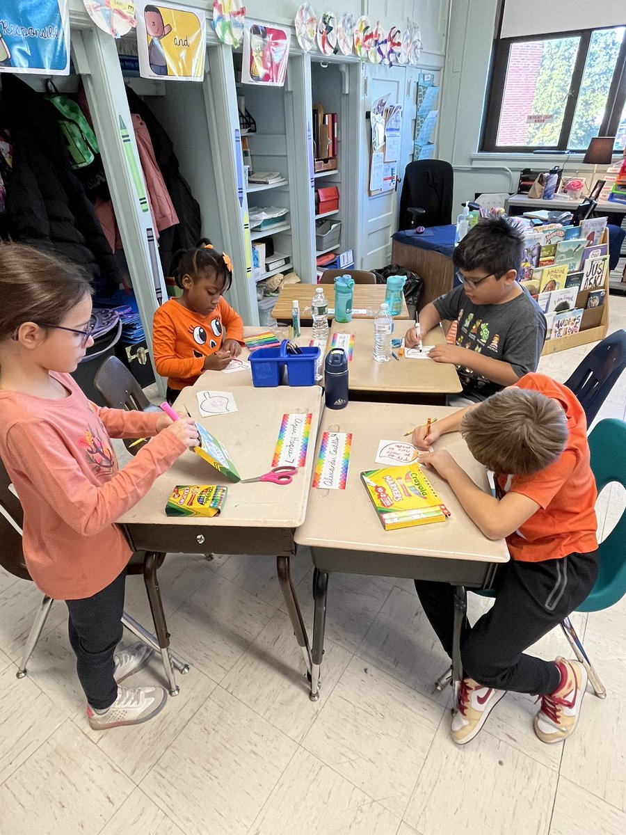 MrsMorris218's tweet photo. Mrs. Morris’ class is celebrating Unity Day today! We had shout outs in our compliment circle this morning and created a class Unity Tree for all to see! @WheelerAvenue @VS13UFSD https://t.co/JgMQZocWQY