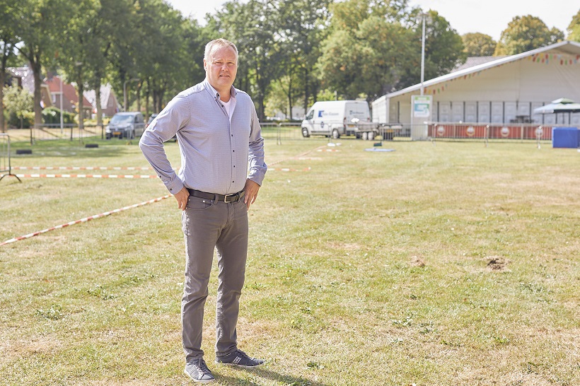 We spraken raadslid Jacco Fluks (VVD) over doelen, het Drents, wonen in Aa en Hunze en thuiskomen. 'Ik kom altied weerum naor Raol'. Welke politieke onderwerpen zijn voor hem het meest interessant? Je leest het hier: 👉 bit.ly/3TzzD37