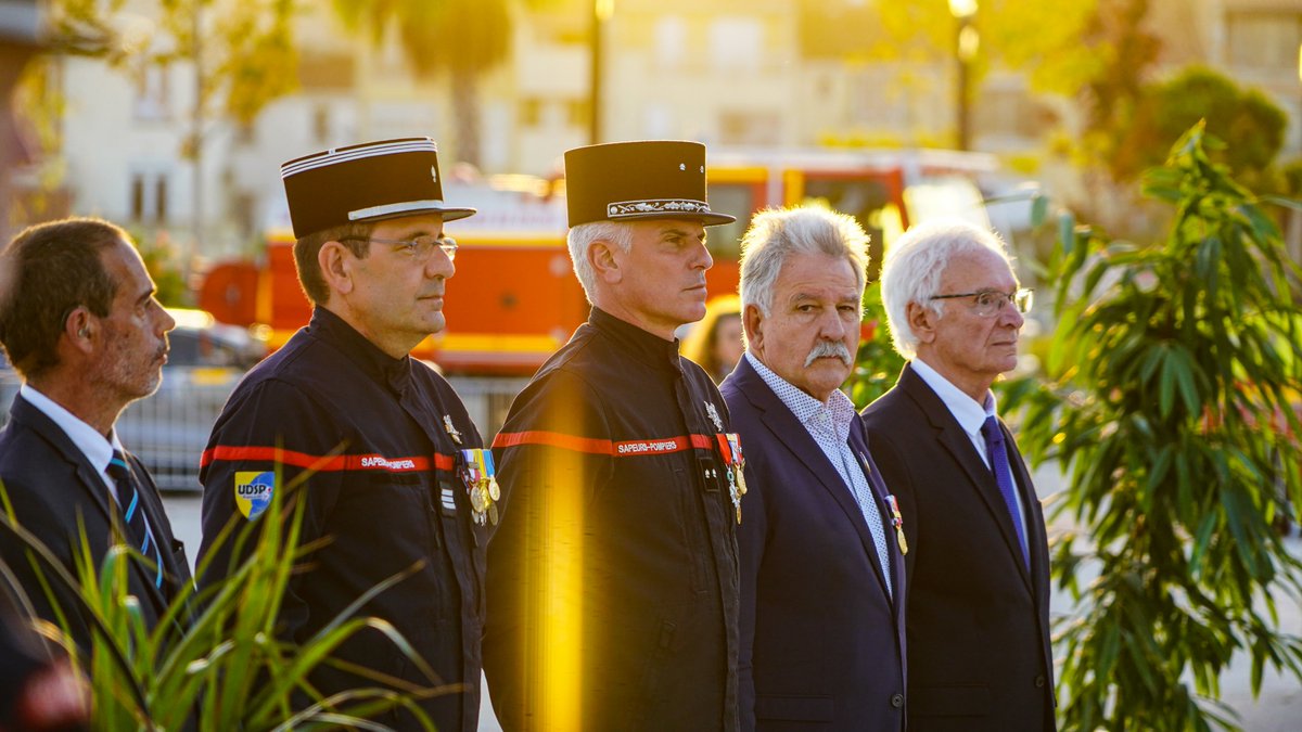 Pompiers13 tweet media