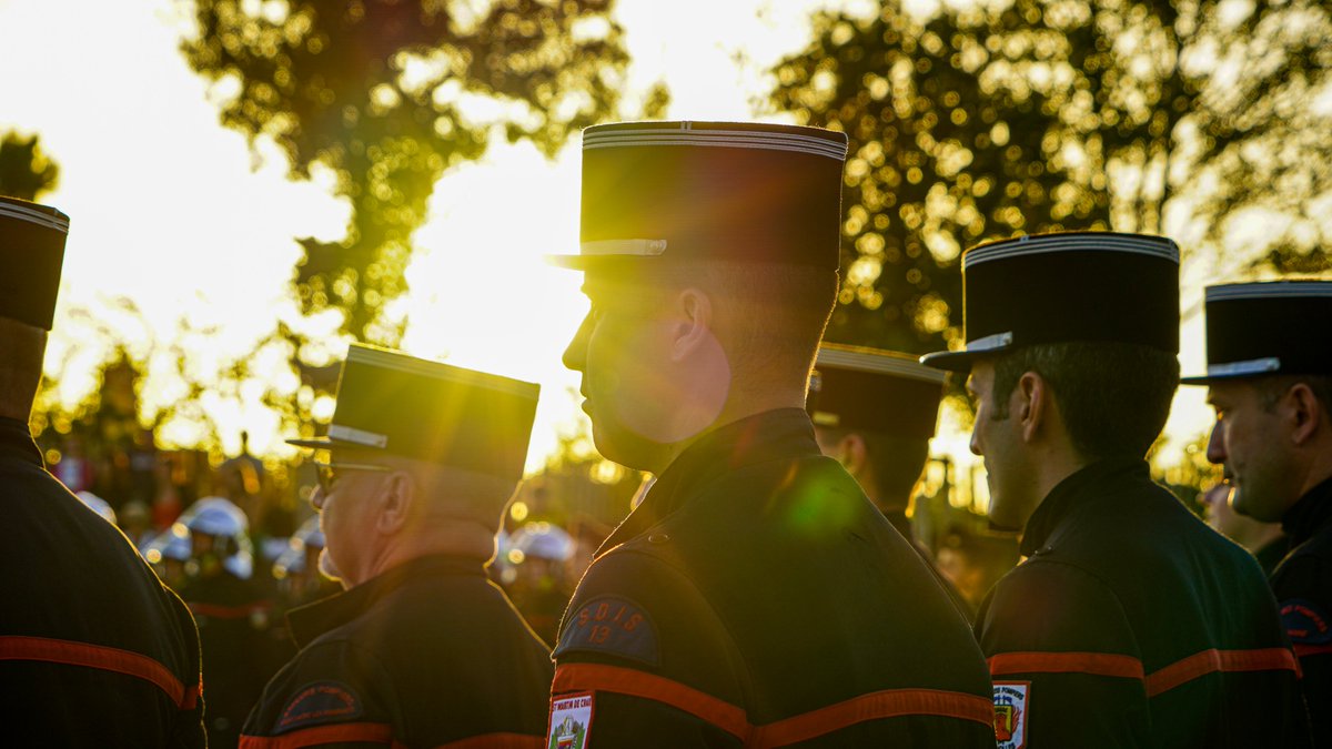 Pompiers13 tweet media