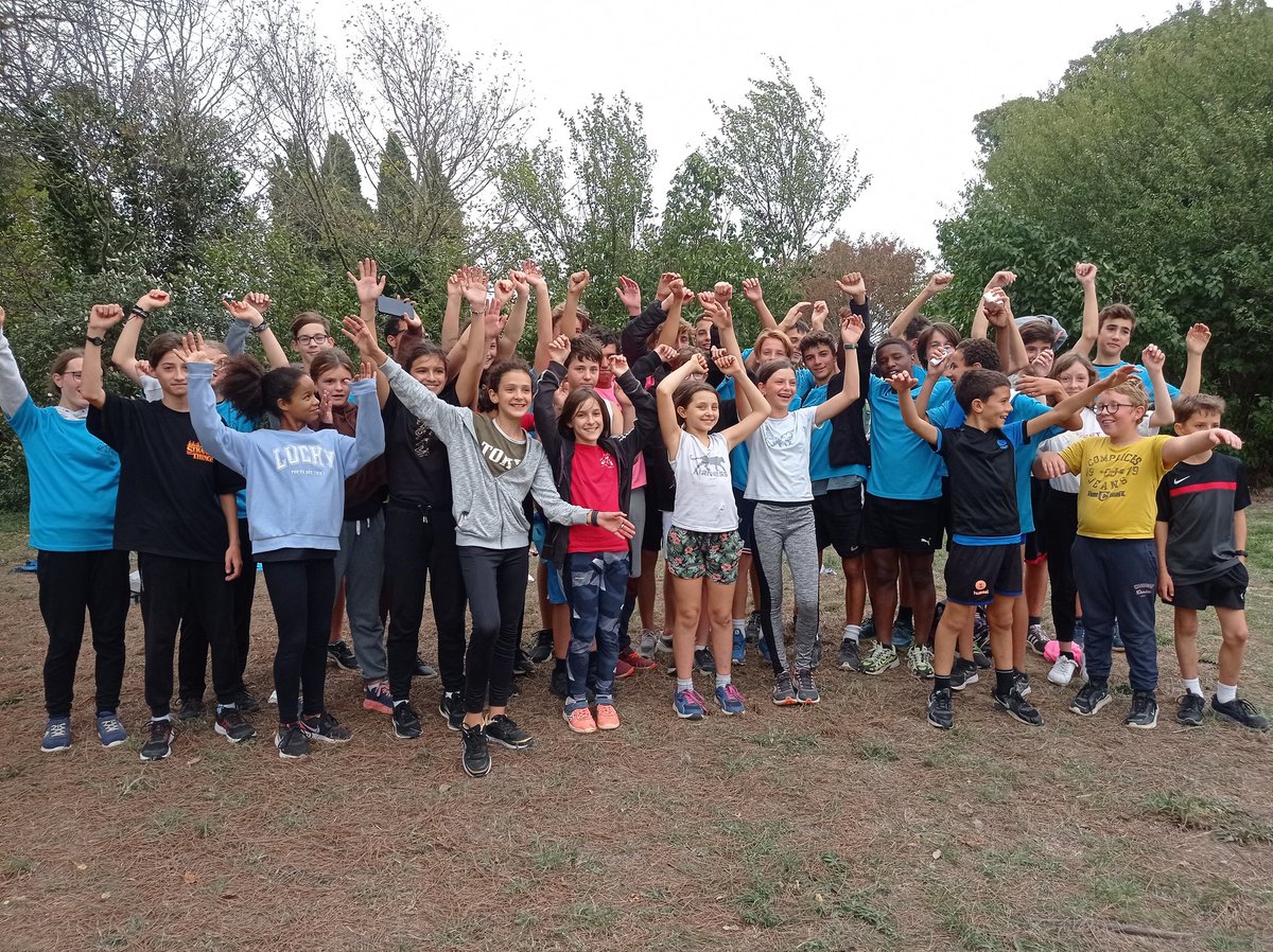 Les élèves de l'AS du collège Léo Ferré au cross de district 2022 à Brioudes. Bravo à tous les élèves qui ont battu le record de participation du collège. De beaux résultats en minime et un bel engagement de tous.

<a href="/Asleoferre/">As Léo Ferré</a> <a href="/UNSSToulouse/">UNSS_TOULOUSE</a> <a href="/CollegeLeoFerre/">Collège Léo Ferré de Saint Lys</a> <a href="/EpsToulouse/">EPS Académie Toulouse</a>