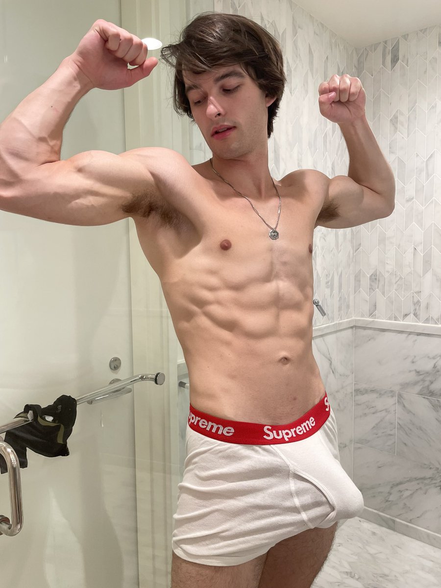 ilydarrelljones's tweet photo. gettin horny af. https://t.co/cIeemw2DEa
