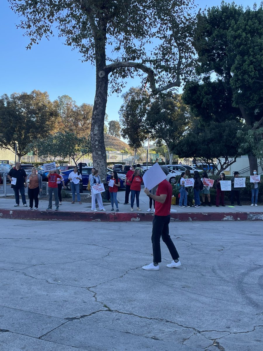 roxtynan's tweet photo. Smaller class sizes, value our teachers, make our schools more climate resilient @UTLAnow @ReclaimLASchls https://t.co/U6jZzCcXML