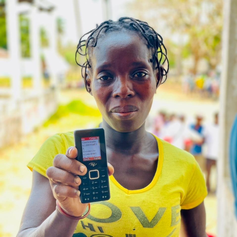 "Estou feliz com este apoio" - Stela Muintero, 19 anos, em Quelimane.

Com o apoio do UNICEF, <a href="/wfp_mozambique/">WFP Mozambique</a>, <a href="/USAIDMozambique/">USAID Mozambique</a>, <a href="/CanHCMozambique/">Canada in Mozambique, Angola, and Eswatini</a>, <a href="/KfW_int/">KfW</a>, <a href="/giz_gmbh/">GIZ</a> / <a href="/BMZ_Bund/">Bundesentwicklungsministerium</a>, teve início os últimos pagamentos do Apoio Social Directo Pós-Emergência em resposta à #COVID19.