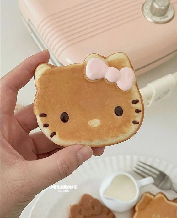 daily_dolce's tweet photo. Hello Kitty pancakes https://t.co/1r59oYeLgD